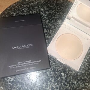 laura mercier Translucent Pressed Setting Powder — Soft Beige Compact